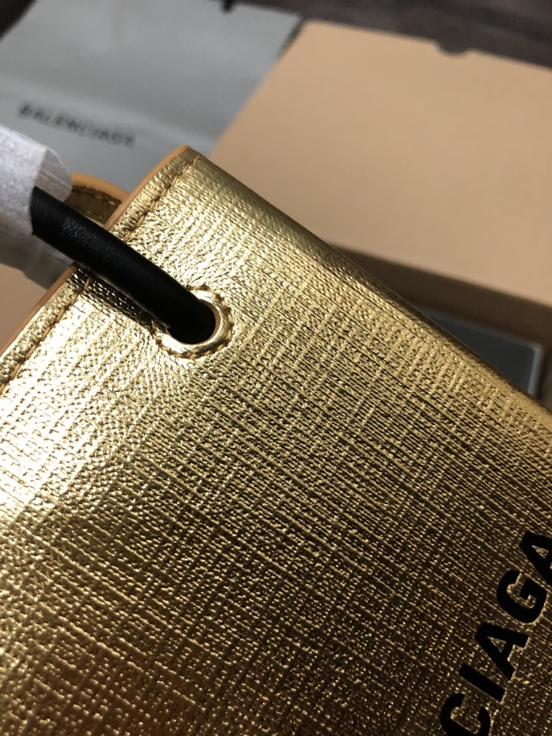 Ba1en*iaga shopping bags